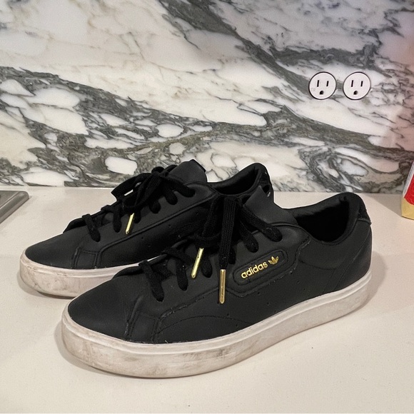 Adidas Original Women’s Sleek Size 6.5 Black - Picture 1 of 6